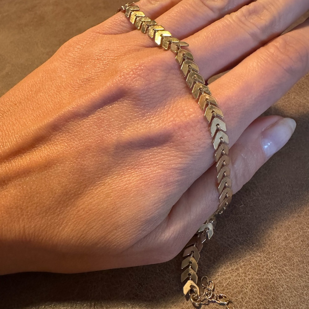 Chevron Pattern Gold Choker - Picture 5 of 6